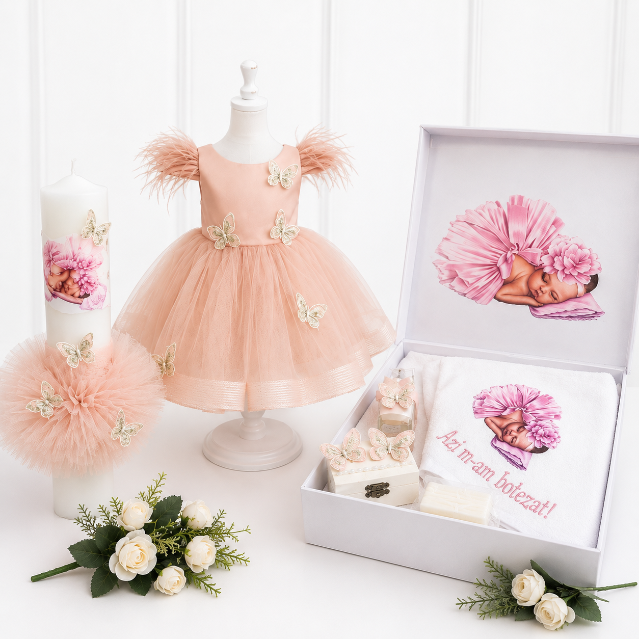 Set botez fetita roz pudra bebelina si fluturași( Trusou + Lumânare+ Rochița )