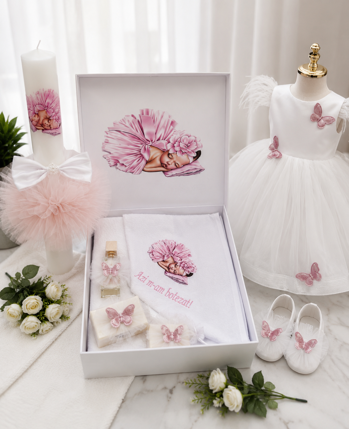 Set botez fetita alb bebelina si fluturași( Trusou + Lumânare+ Rochița )