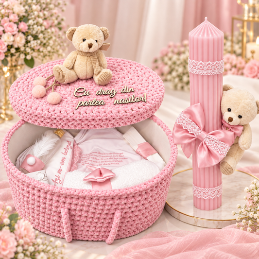 Set botez ursuleț  roz croșetat “Cu drag de la nasi”( trusou + lumânare + cutie )