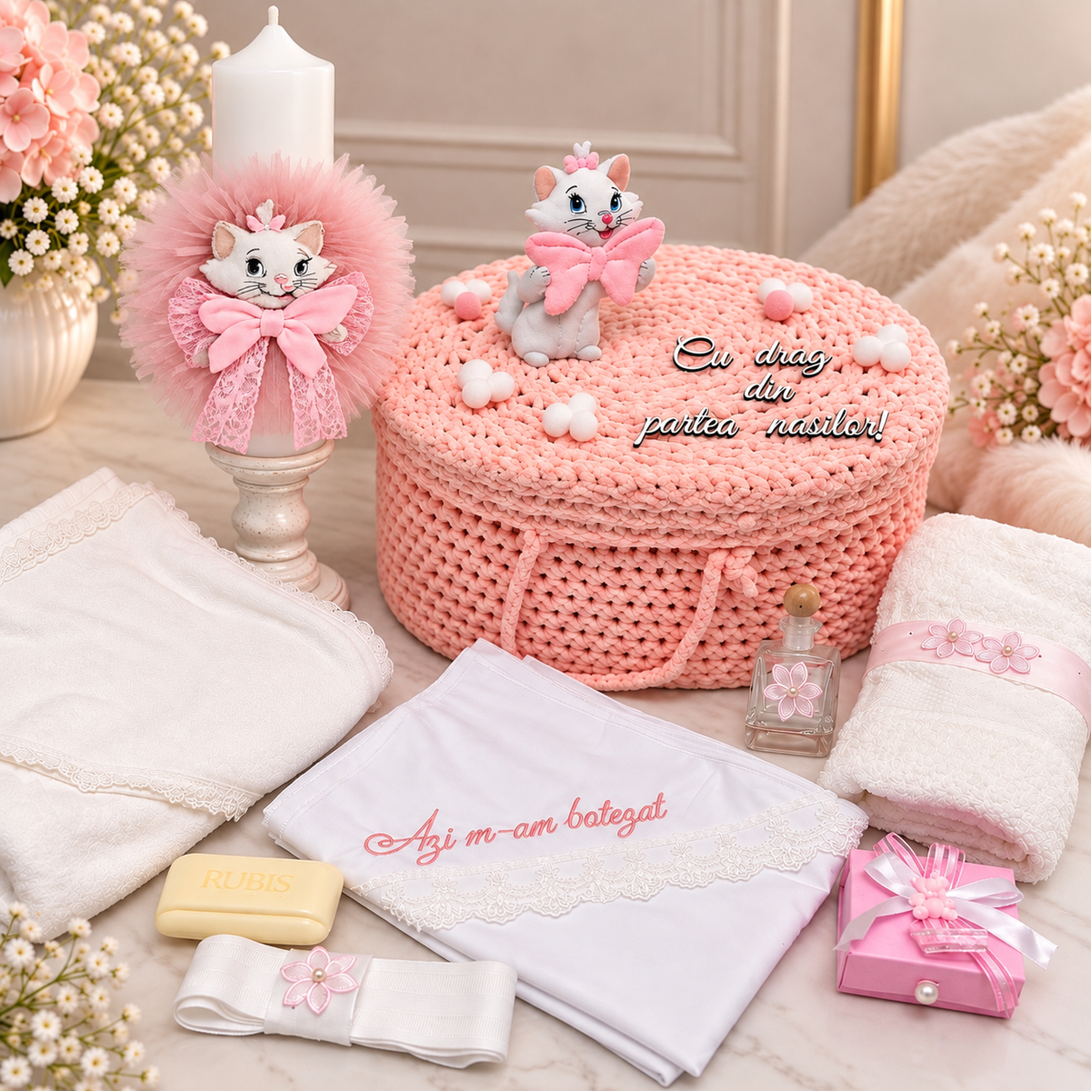 Set botez pisica Marie “Cu drag de la nasi”( trusou + lumânare + cutie )