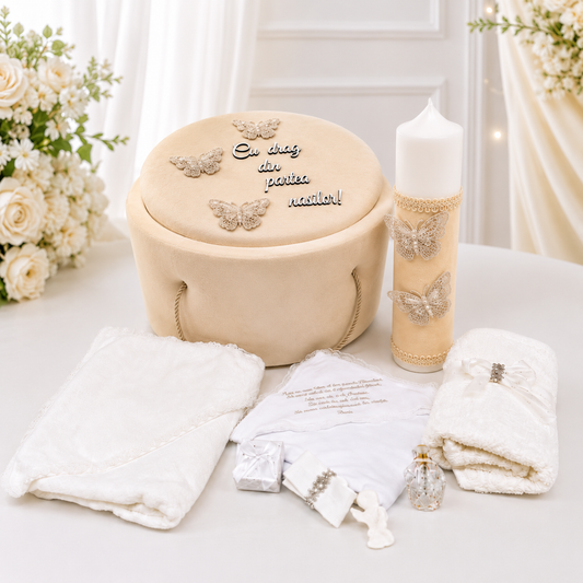 Set botez fluturași crem  “ Cu drag din partea nașilor!”( Trusou + Cutie+Lumânare)