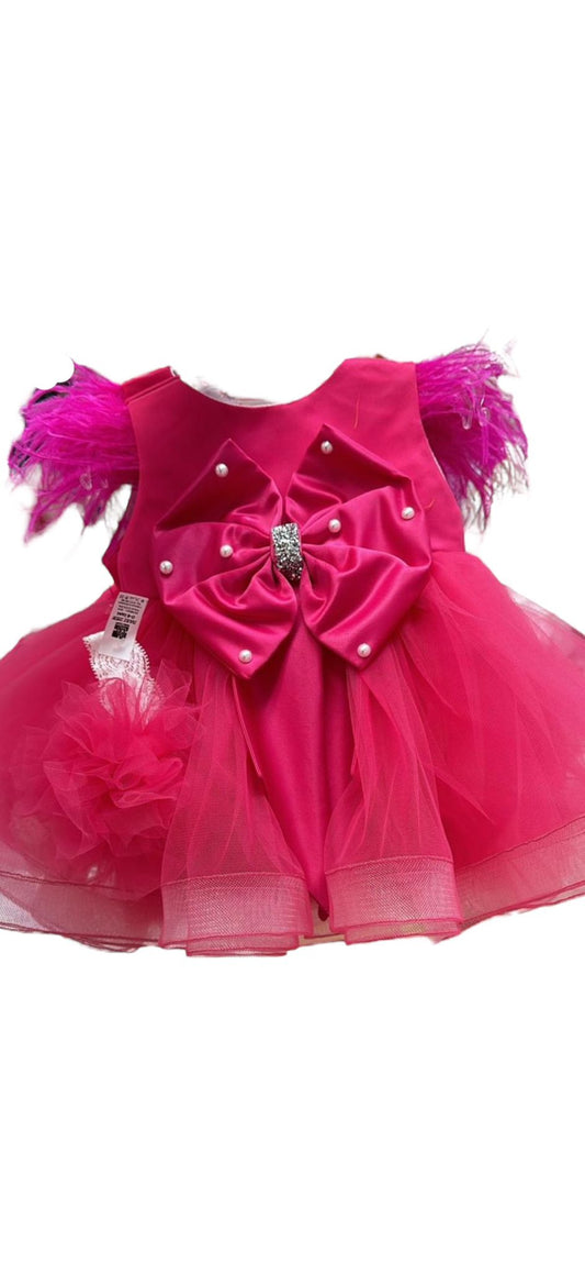 Rochiță fuxia model cu pene și fundă mare