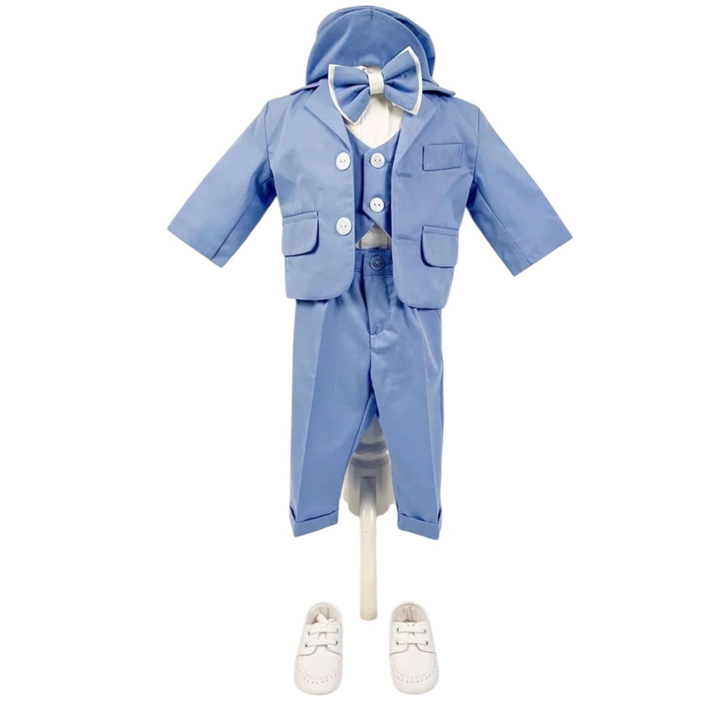 Costum albastru cu botosi