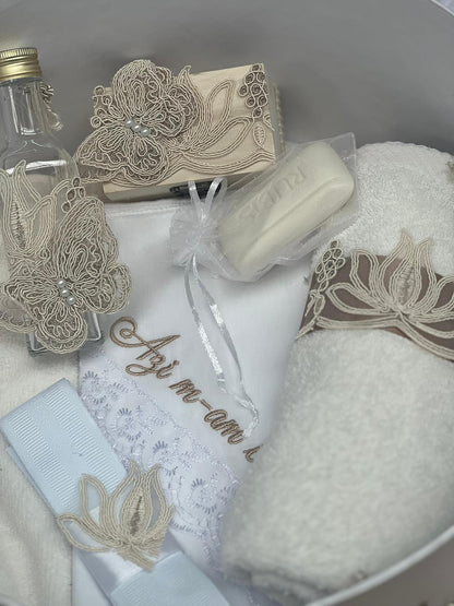 Trusou rotund crem cu fluturi