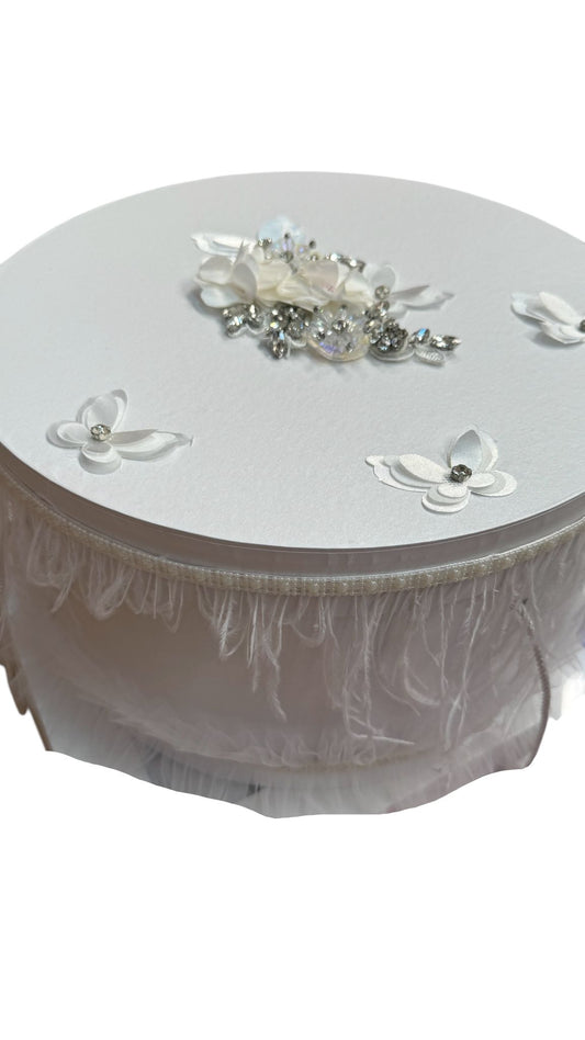 Trusou rotund alb fluturi cu pene