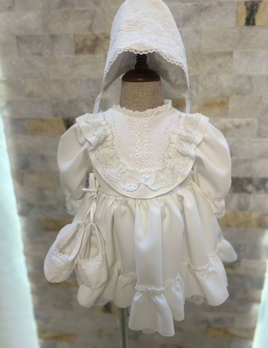 Rochiță ivoire cu botosei si caciula