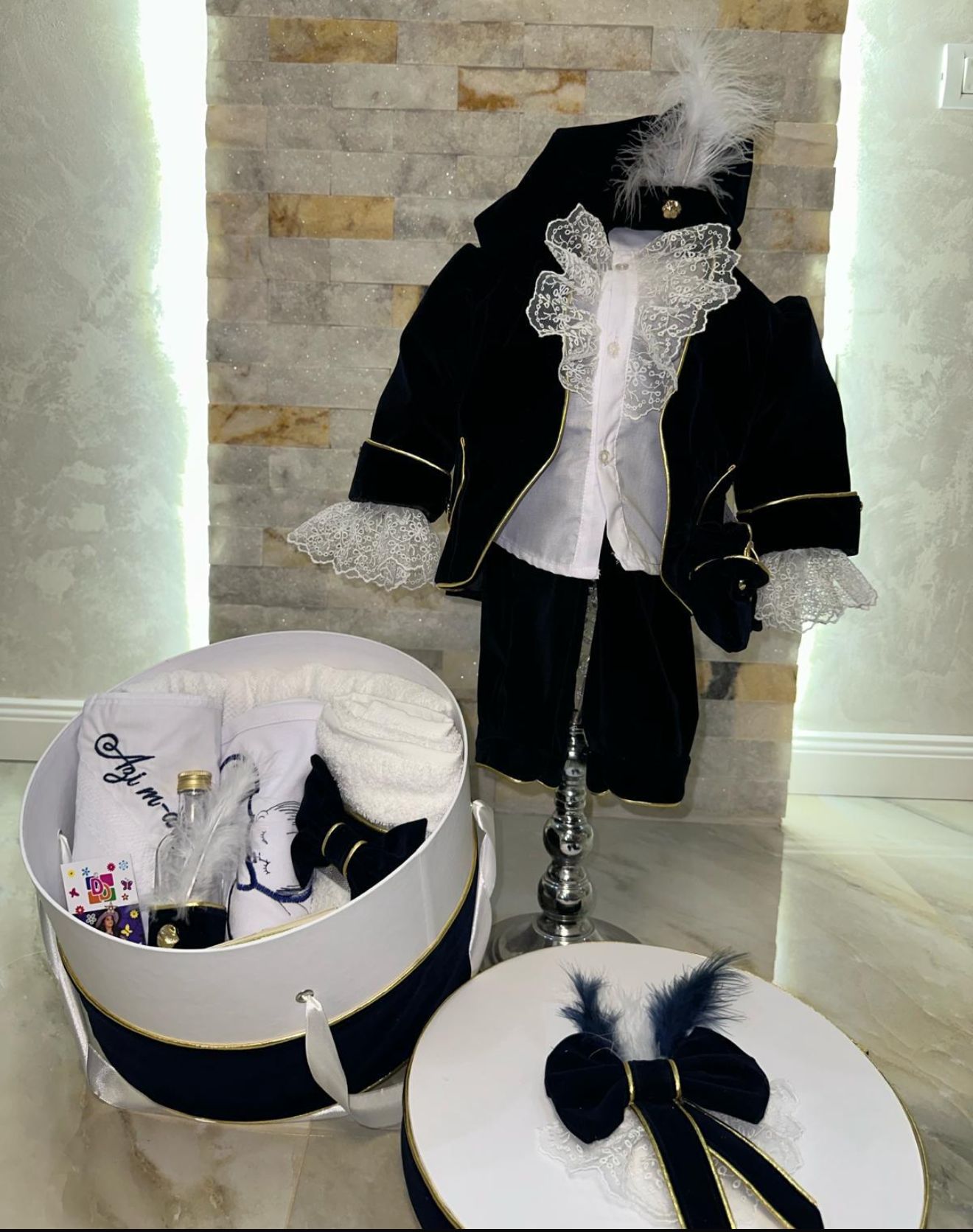 Prinț bleumarin cu trusou si lumanare