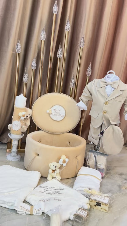 Set botez băiețel crem deschis cu ursuleț ( Costum, Trusou,Lumânare)