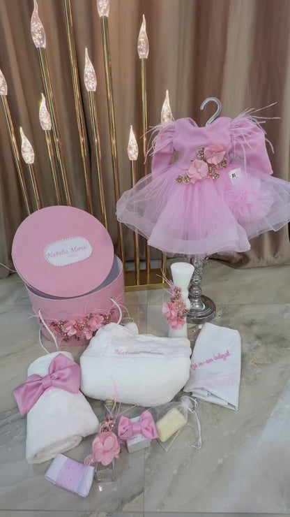 Set botez fetita roz accesorizat cu floricele( Trusou+ Cufăr+ Lumânare+ Rochița)